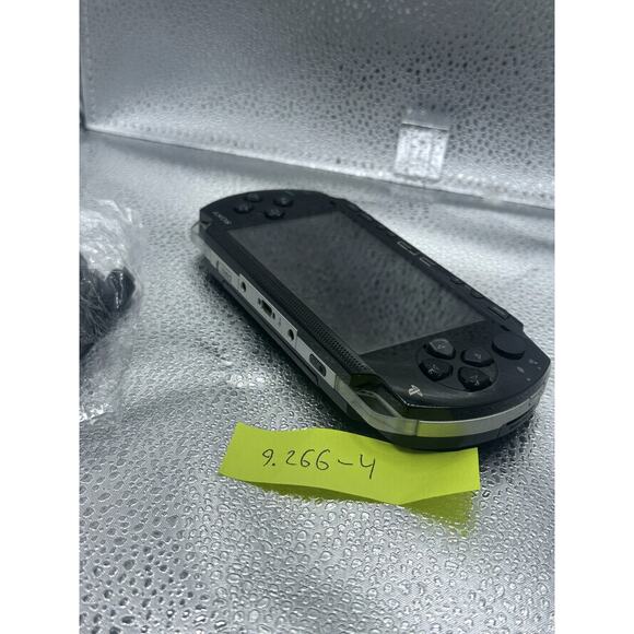 psp 1000 w/accessories & new battery - Picture 4 of 9